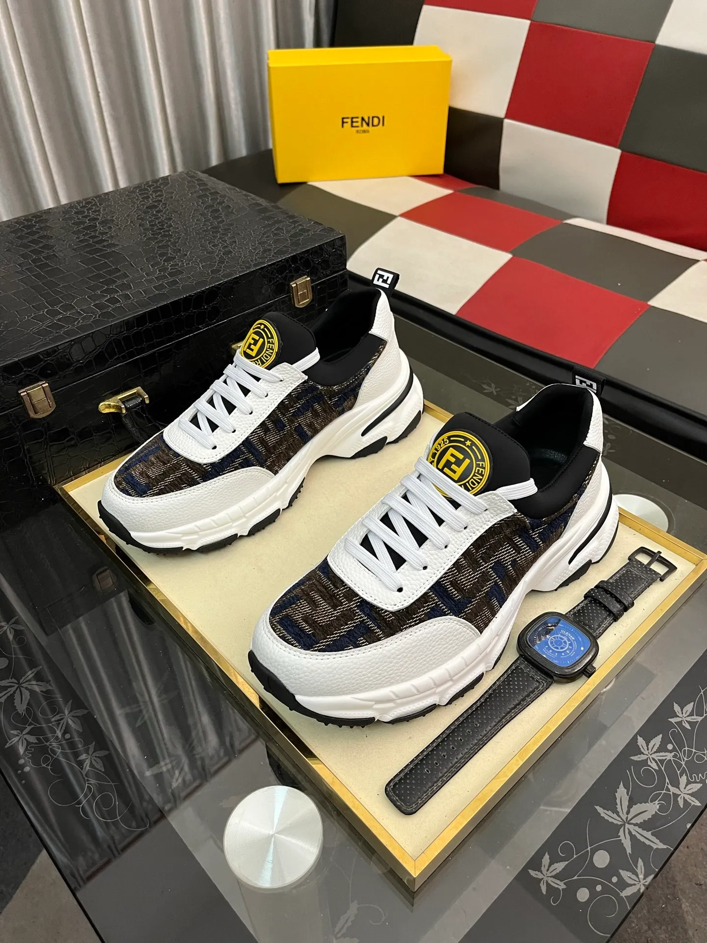 Men's Men's Shoes💰458⌚️⌚️[FENDI] Fendi's classic and comfortable men's, this sophisticated sneaker is made of soft calfskin➕genuine leather lining➕original ultra-light rubber material with rough outsole. This unique and light style suits the casual and sophisticated sensibility of this season. Size: 38-443️⃣Colors available